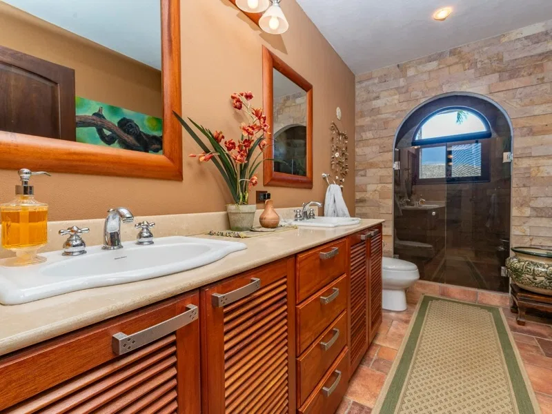 7 Bed Single Family Homes For Sale in Hermosa, photo 11