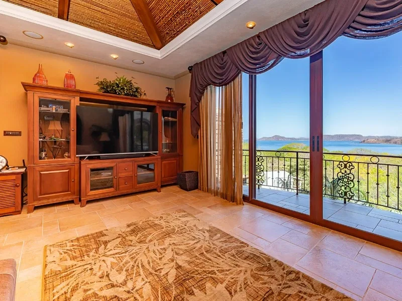7 Bed Single Family Homes For Sale in Hermosa, photo 16