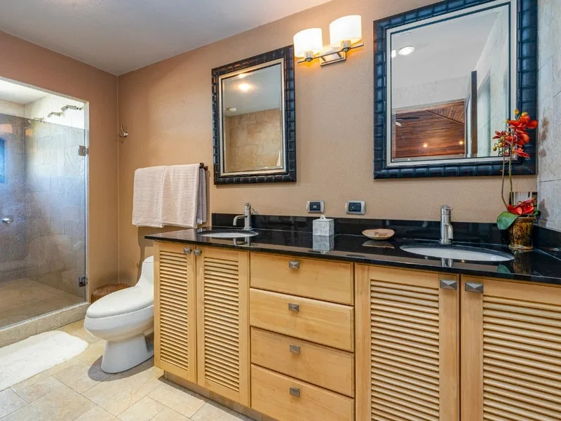 7 Bed Single Family Homes For Sale in Hermosa, photo 23