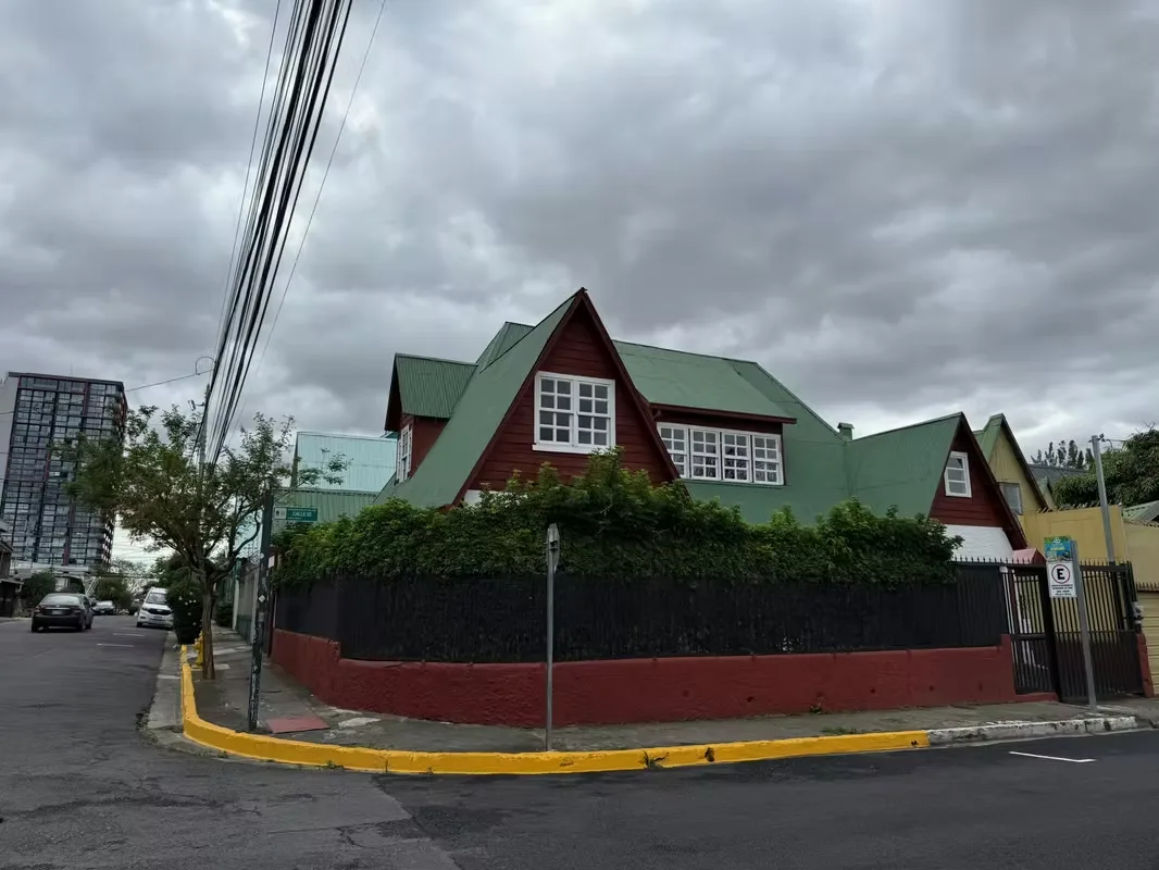 Corner House for Rent in Barrio Escalante (Residential or Commercial Use), photo 2