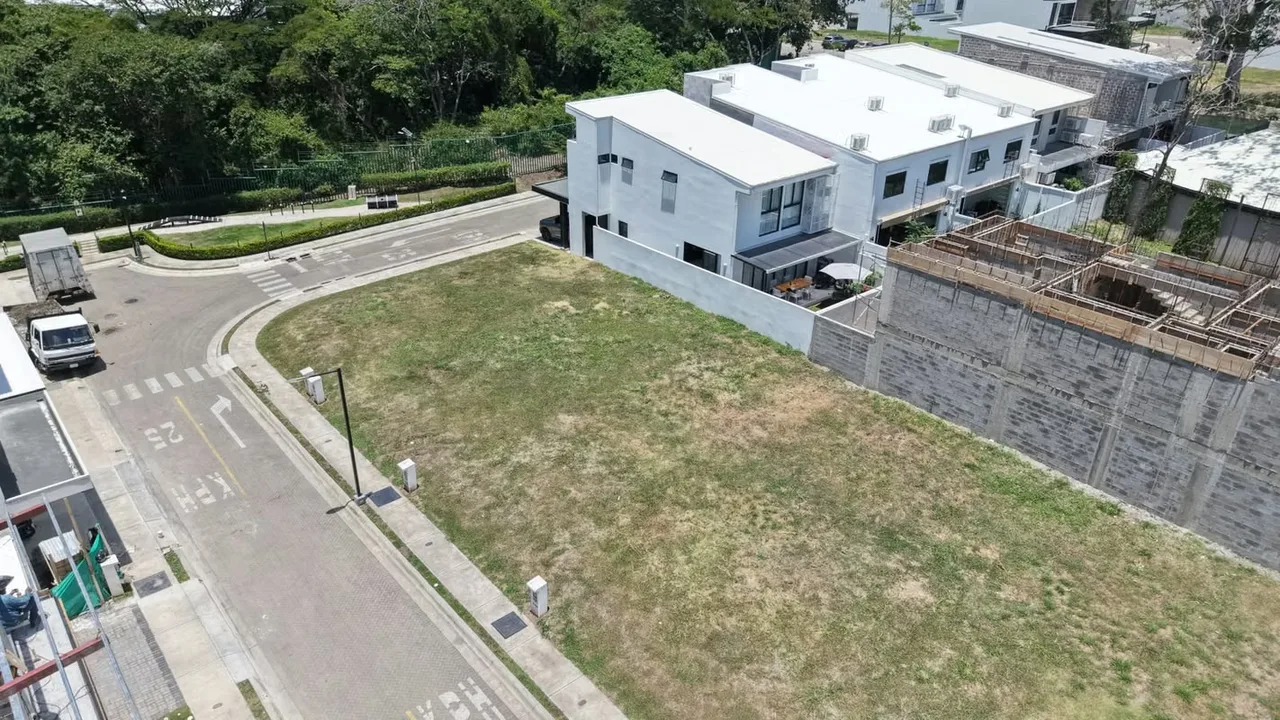 Construí la casa de tus sueños en unos de los mejores condominios de Santa Ana., photo 2
