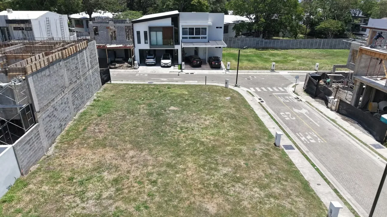 Construí la casa de tus sueños en unos de los mejores condominios de Santa Ana., photo 5