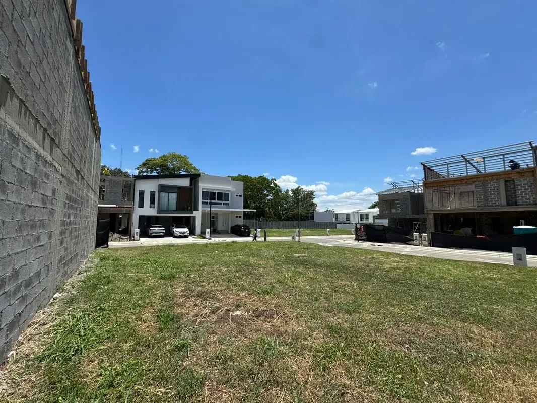 Construí la casa de tus sueños en unos de los mejores condominios de Santa Ana., photo 7