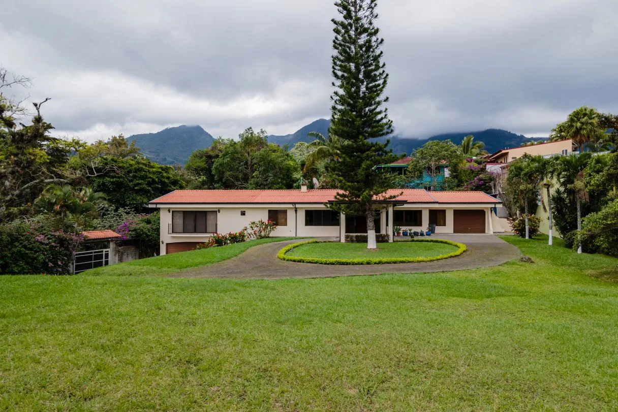 House for Sale in Bello Horizonte, Escazú | Large Garden, Panoramic Views &amp; 6 Bedrooms