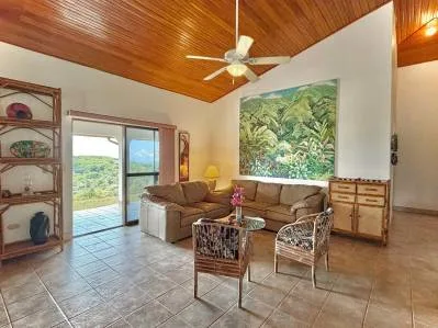 Casa con amplias vistas al mar, múltiples áreas para construir, vía pública con potencial comercial., photo 9