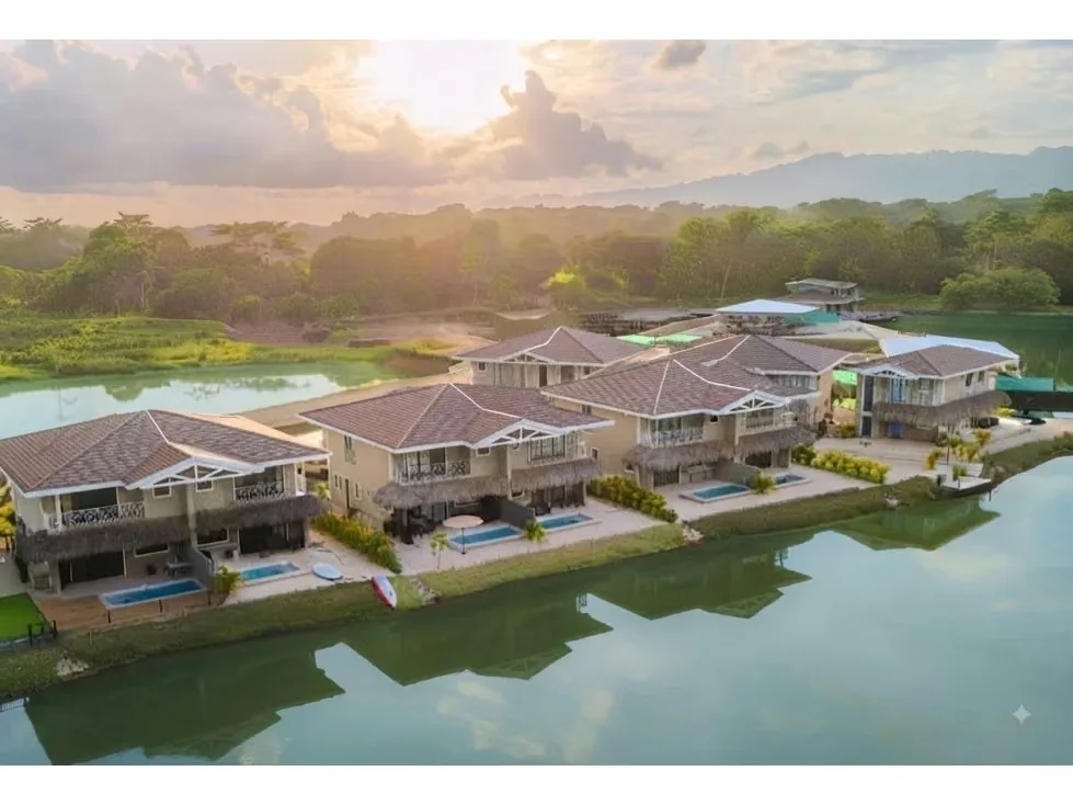 VENTA DE TOWNHOUSE CON PISCINA, PUNTARENAS, JACÓ, PLAYA HERMOSA