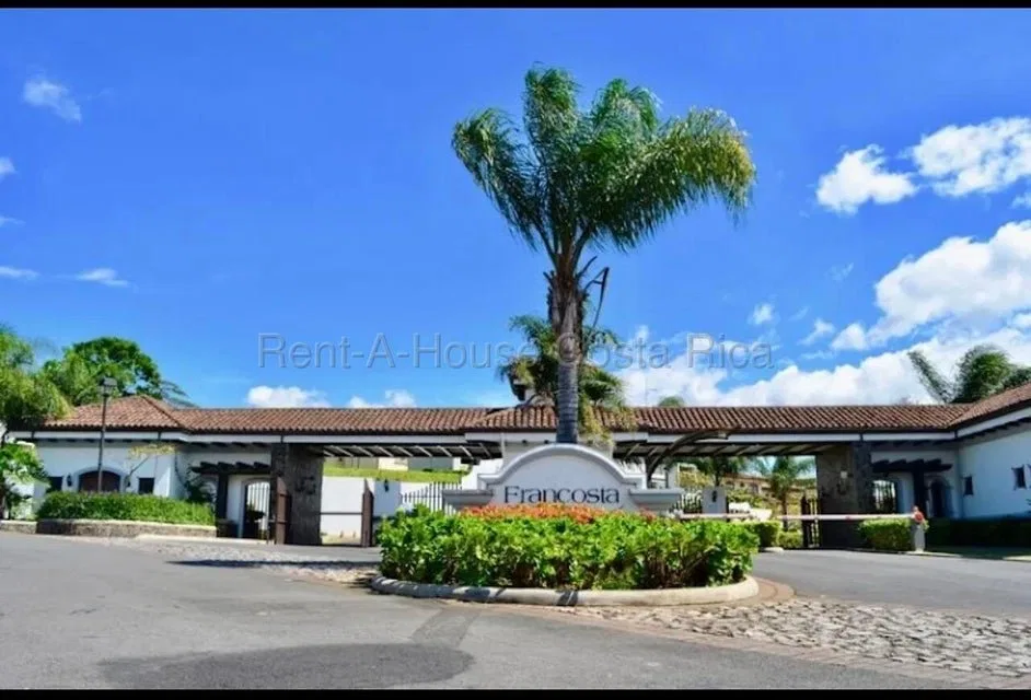 CASA EN VENTA EN ULLOA DE HEREDIA - Venta en Heredia