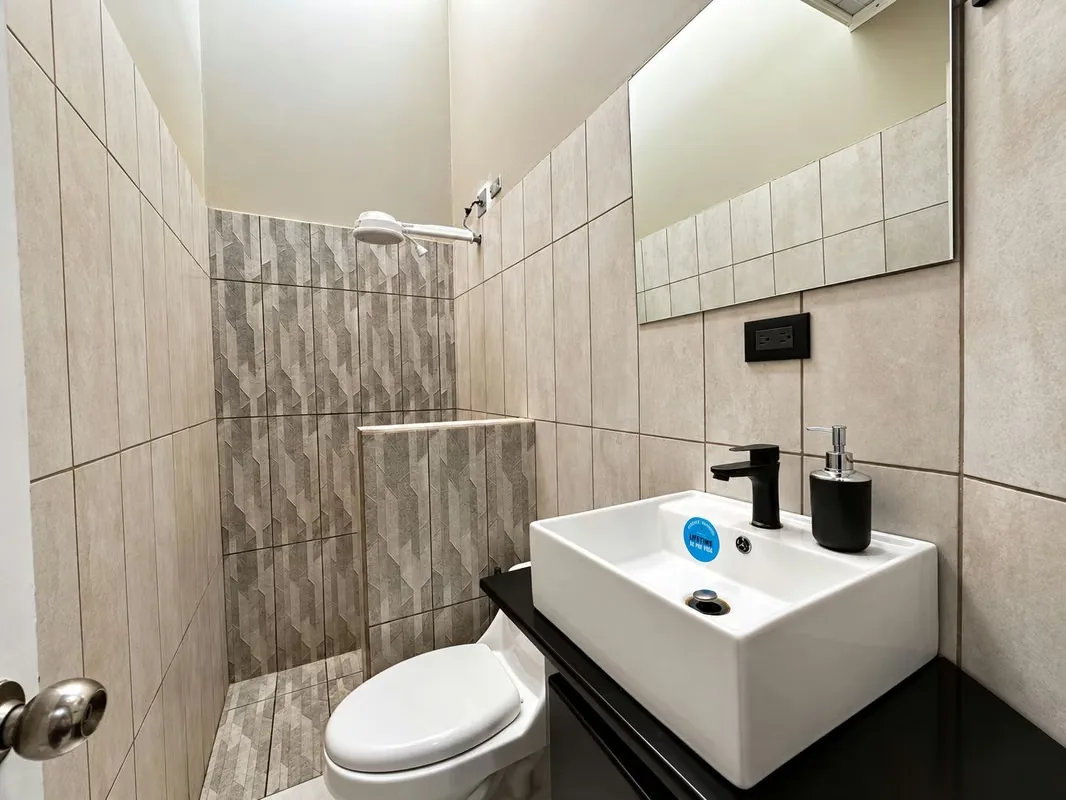 Ubicada en Urbanización Saint Clare, San Vicente de Moravia, esta casa independiente en venta ofrece una distribución funcional, espacios privados y la comodidad de vivir en una zona ..., photo 8