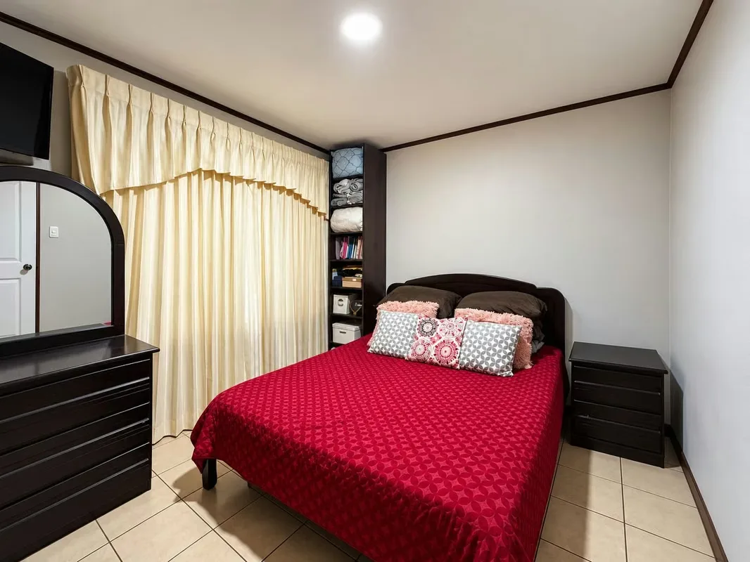 Ubicada en Urbanización Saint Clare, San Vicente de Moravia, esta casa independiente en venta ofrece una distribución funcional, espacios privados y la comodidad de vivir en una zona ..., photo 9