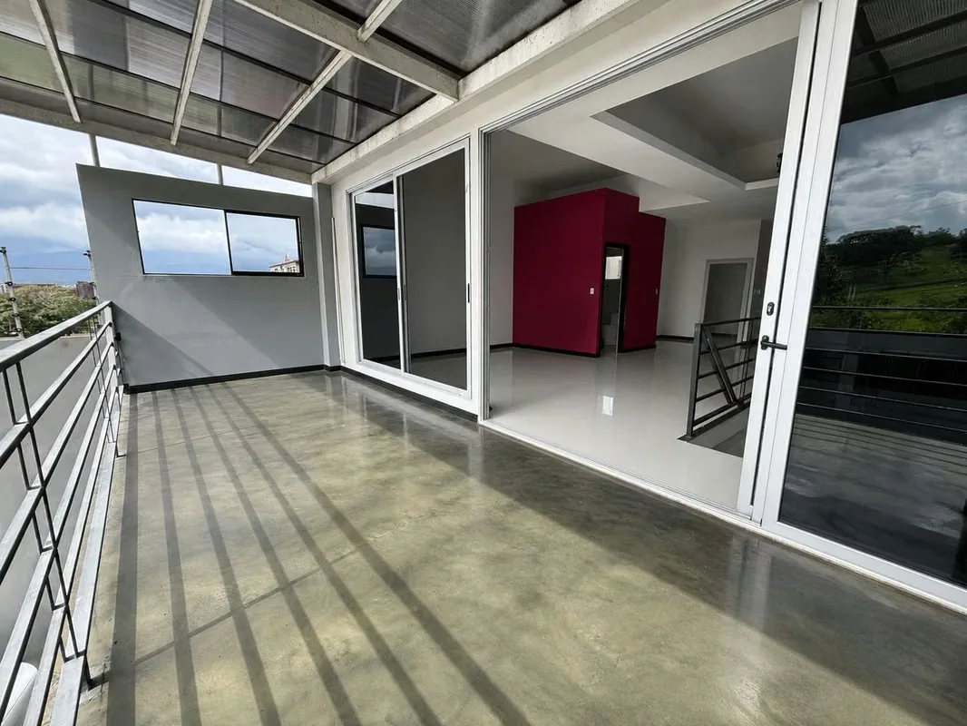 APARTAMENTO EN ALQUILER EN ESCAZÚ CERCA DE WORLD GYM - 1 HABITACION - AMPLIO CON TERRAZA