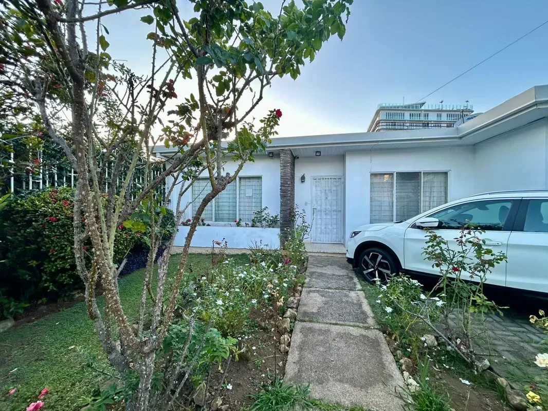CASA DE UNA SOLA PLANTA EN VENTA EN NUNCIATURA! P602