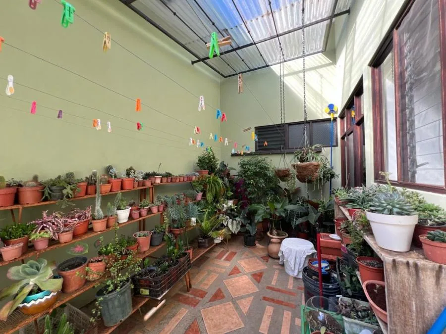 Casa de una planta rodeada de jardines con amplios espacios y ventilación natural #26-1295 GS - Venta en Escazú, photo 9