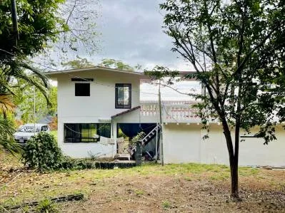 Propiedad con Vista al Mar en Venta con una Casa y 2 Sitios de Construcción Adicionales, photo 2