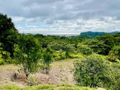 Propiedad con Vista al Mar en Venta con una Casa y 2 Sitios de Construcción Adicionales, photo 3