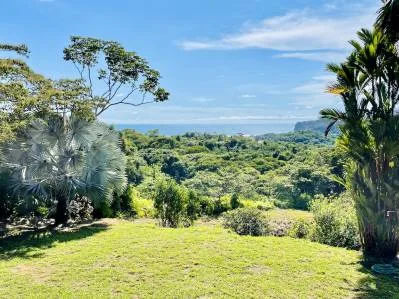 Propiedad con Vista al Mar en Venta con una Casa y 2 Sitios de Construcción Adicionales, photo 8