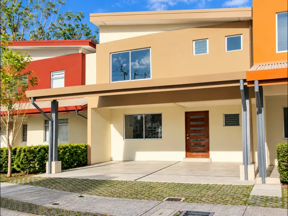 Casa en alquiler Condominio Barlovento, con jardín | Tres Ríos