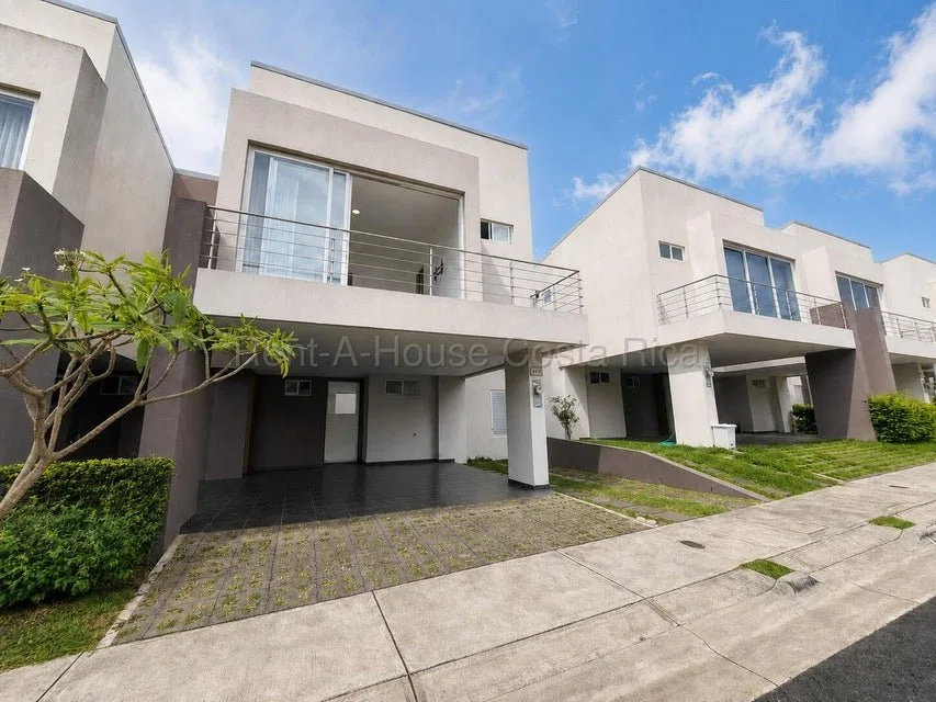 Alquiler de Casa en Condominio La Arboleda, Belén-Heredia. RAH 27-225 - Alquiler / Renta en Belén