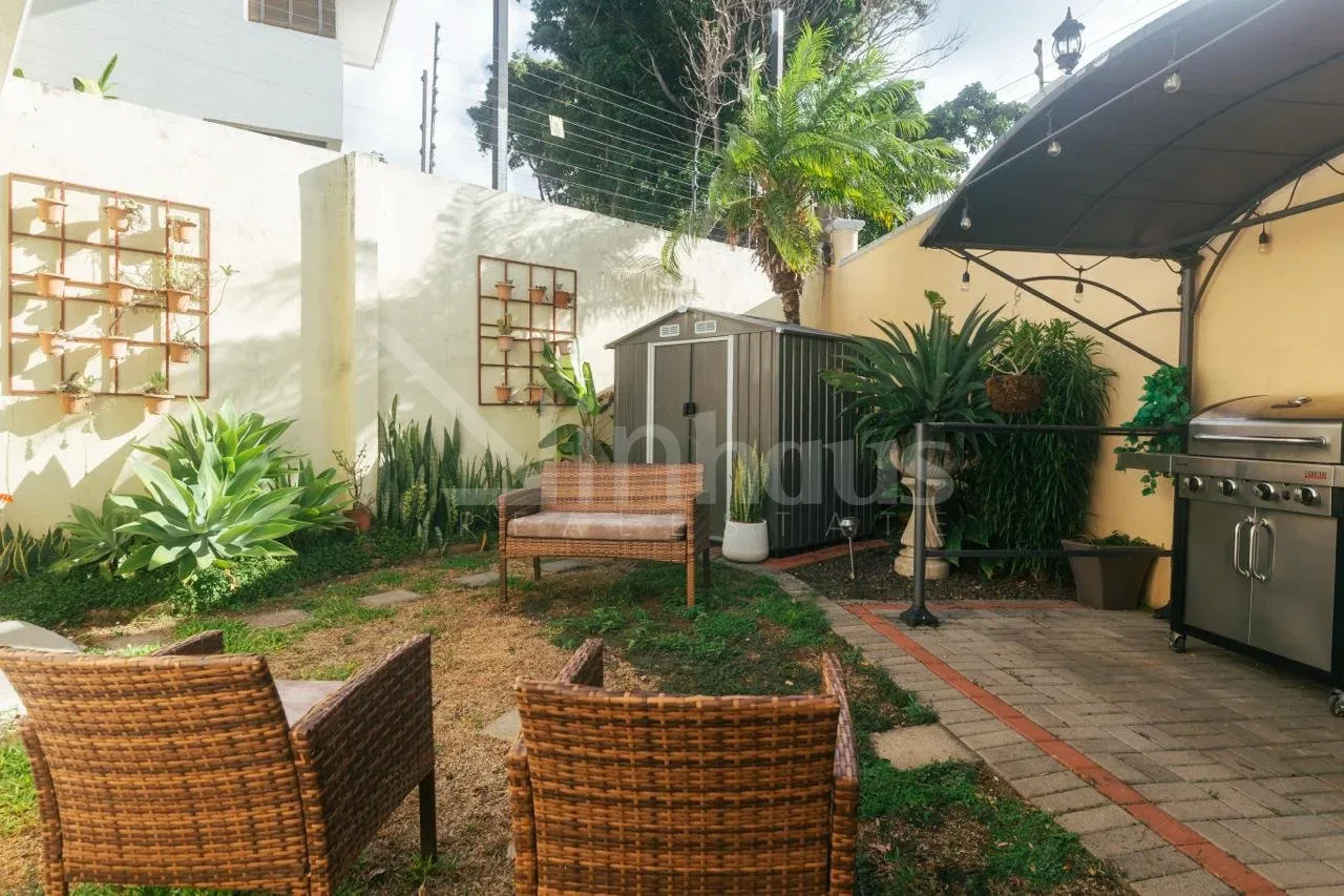 Venta de casa en condominio en San Antonio Escazu