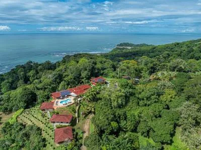 Propiedad con potencial de desarrollo con vistas inigualables al mar