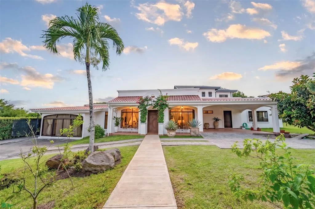 Vida Elevada en La Guacima | Una Residencia Privada en Hacienda Los Reyes