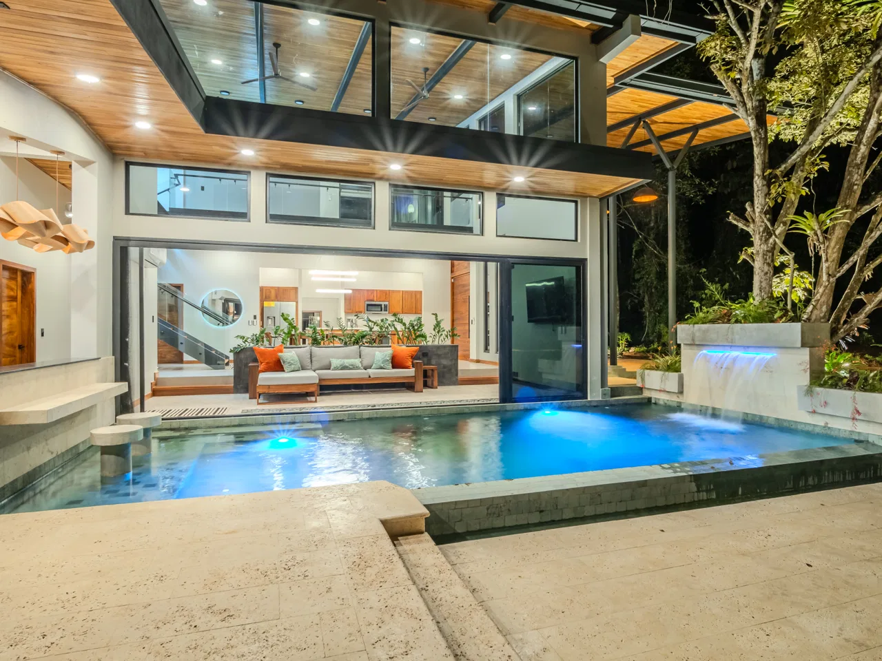 Luxurious Costa Rican Jungle Retreat with Prime Location