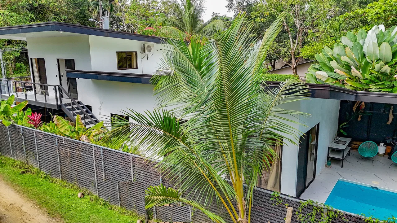 PROPERTY WITH PUBLIC ROAD IN FRONT WITH THREE BEDROOMS AND, IN UVITA – 0.05 ACRES