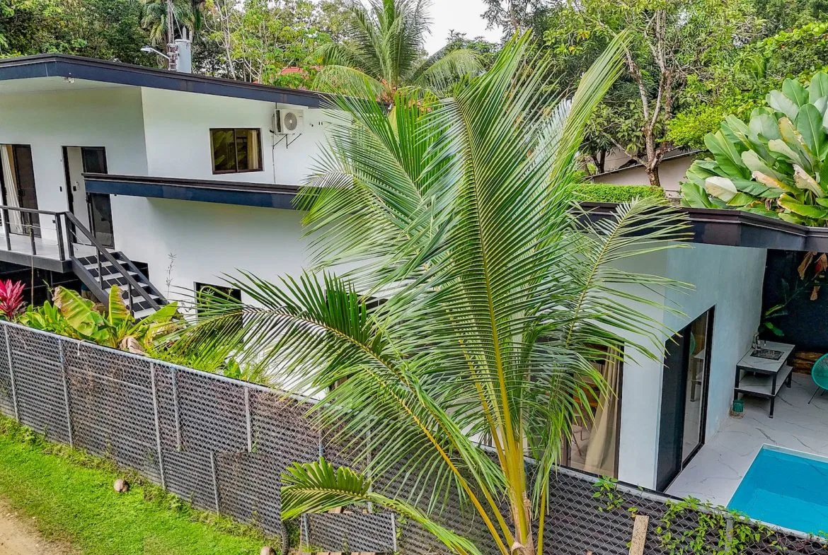 PROPERTY WITH PUBLIC ROAD IN FRONT WITH THREE BEDROOMS AND, IN UVITA – 0.05 ACRES, photo 2
