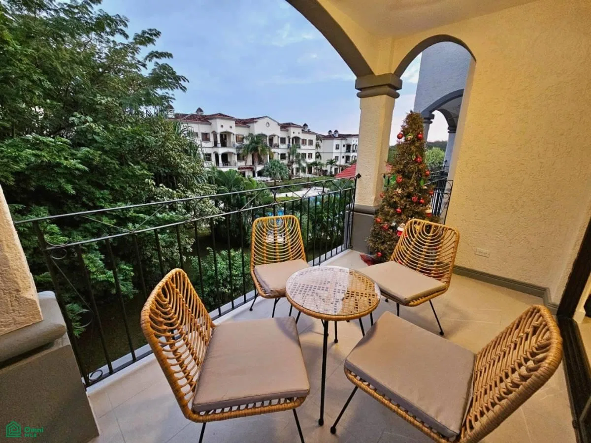 Moderno condominio de 2 habitaciones con mezzanine en Palmas de Tamarindo