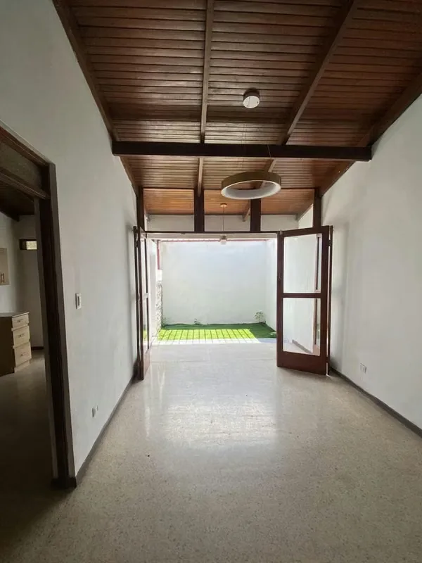 Cómoda casa de una planta, ideal para vivienda o uso comercial, excepto actividades relacionadas con comidas., photo 13