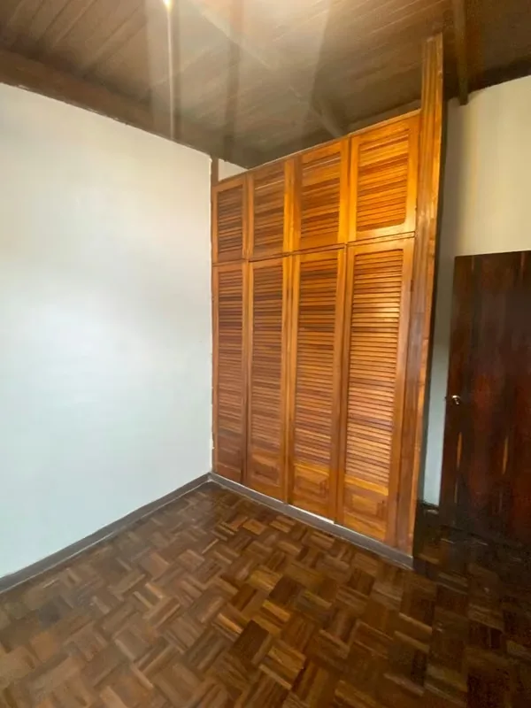 Cómoda casa de una planta, ideal para vivienda o uso comercial, excepto actividades relacionadas con comidas., photo 8