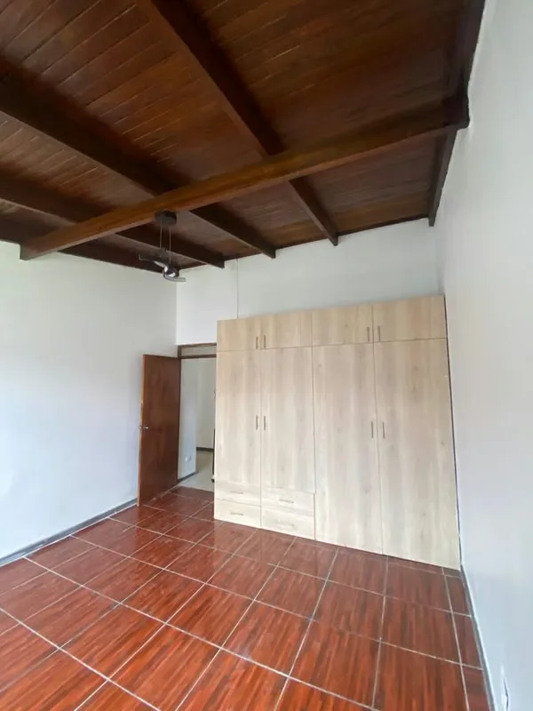 Cómoda casa de una planta, ideal para vivienda o uso comercial, excepto actividades relacionadas con comidas., photo 10