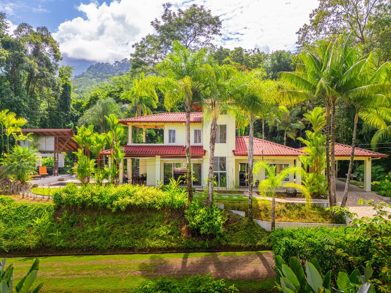 CASA ORQUIDEA PROPERTY WITH TWO BEDROOMS AND PANORAMIC VALLEY VIEWS, IN OJOCHAL – 0.32 ACRES
