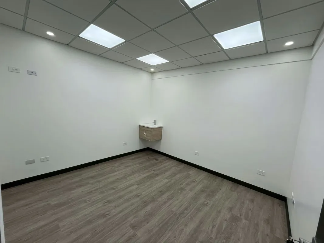 Abrir una oficina privada no tiene que representar una gran inversión. En una ubicación estratégica y de alta plusvalía, sobre la calle principal y contiguo al Automercado de Tres ..., photo 8
