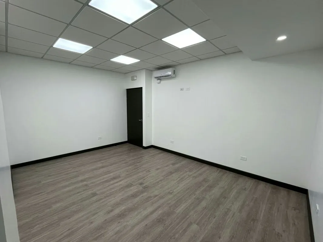 Abrir una oficina privada no tiene que representar una gran inversión. En una ubicación estratégica y de alta plusvalía, sobre la calle principal y contiguo al Automercado de Tres ..., photo 9