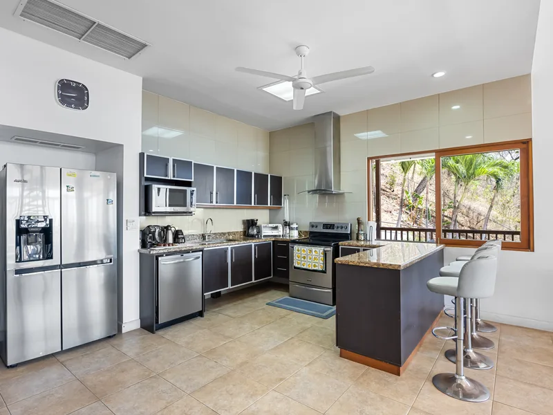 7 Bed Single Family Homes For Sale in Playa Flamingo, photo 15