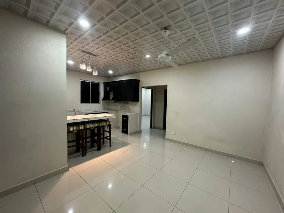Este cómodo apartamento de 2 habitaciones y 1 baño, ubicado en el ...
