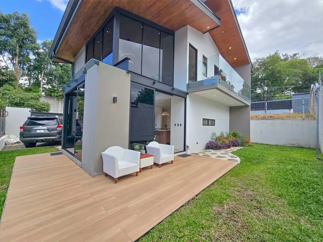 Hermosa casa independiente en alquiler o venta / Bello Horizonte, Escazú