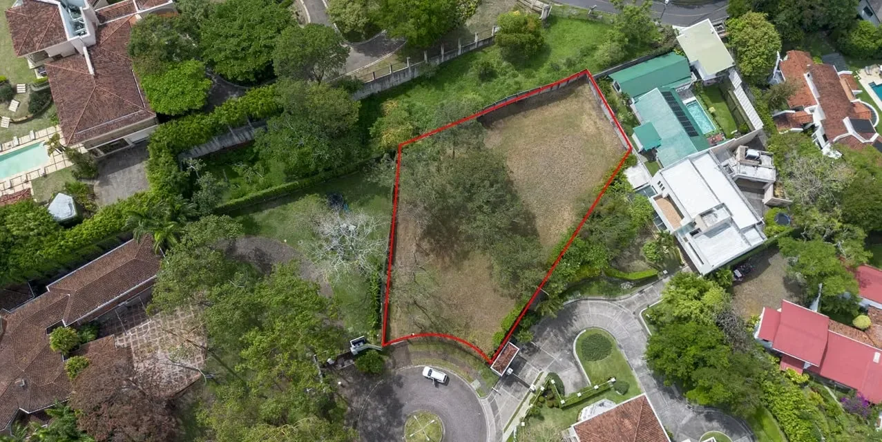 Land lot 0 bedrooms in San Rafael, Escazú with 1850 m², elevated views, cul-de-sac privacy, and gated community near San Jose, Costa Rica.