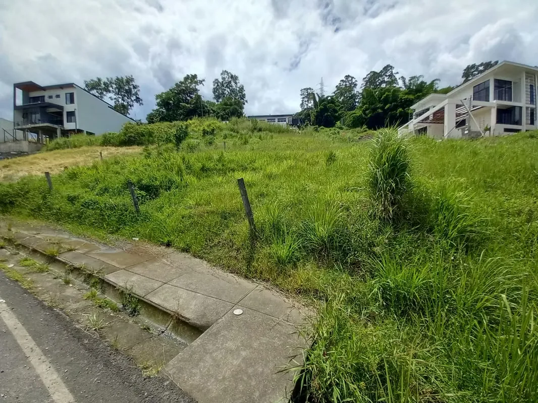 Lote en venta en San Antonio, Escazú, con vista a las montañas #231