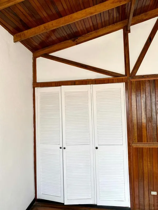 The building comprises four apartments and each of them has two bedrooms, a bathroom, a dining room with an integrated kitchen, a laundry room, a backyard and a front garden., photo 2