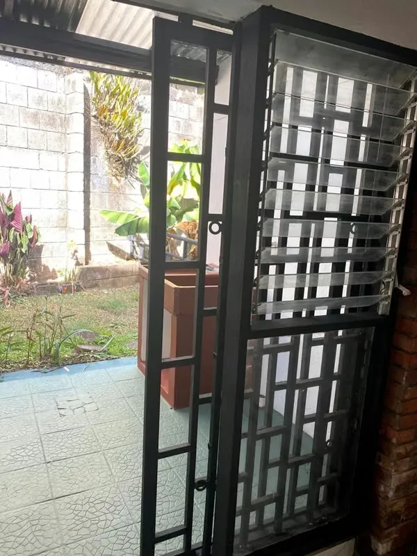 The building comprises four apartments and each of them has two bedrooms, a bathroom, a dining room with an integrated kitchen, a laundry room, a backyard and a front garden., photo 5