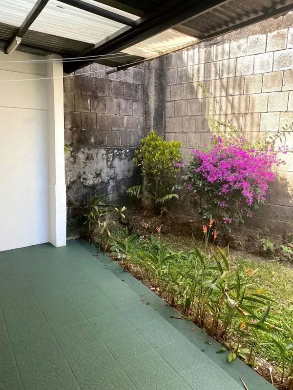 The building comprises four apartments and each of them has two bedrooms, a bathroom, a dining room with an integrated kitchen, a laundry room, a backyard and a front garden., photo 6