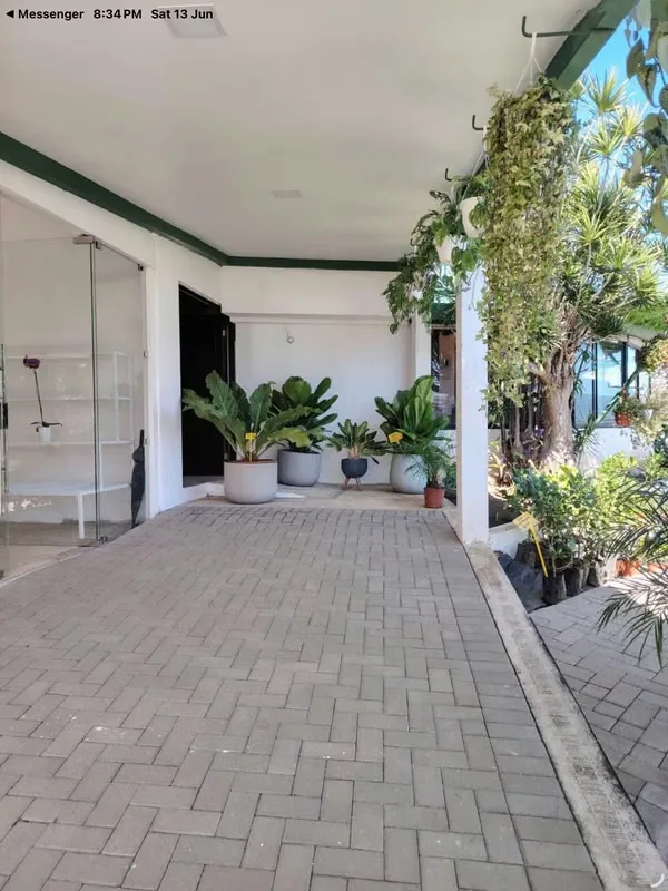 Escazú: 179 m² Commercial Space for Rent | Ample Parking
