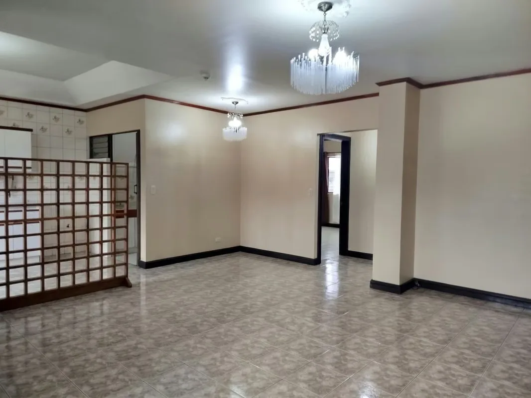 Amplio y súper iluminado apartamento en tercer piso, ideal para quienes buscan comodidad, seguridad y conveniencia en el corazón de ...