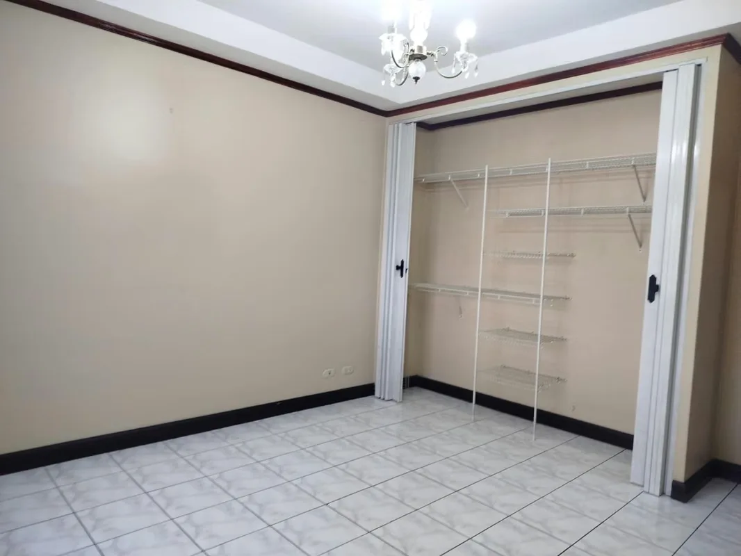 Amplio y súper iluminado apartamento en tercer piso, ideal para quienes buscan comodidad, seguridad y conveniencia en el corazón de ..., photo 4