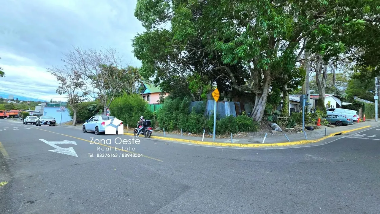 Zona Oeste Real Estate le ofrece en venta excelente propiedad en San Rafael de Escazú, una de las zonas de mayor crecimiento y plusvalía del Oeste.