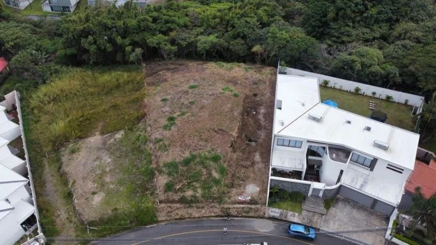 Venta de Lote Exclusivo en Guachipelín de Escazú / Mls. 26-717 OFC JB - Venta en Escazú