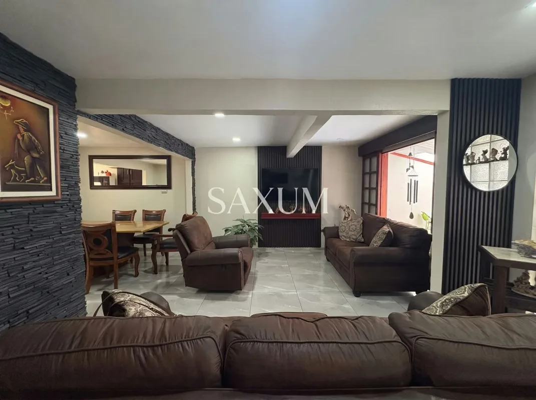 Viva con la tranquilidad, seguridad y comodidad que su familia se merece en una hermosa zona residencial de El Carmen de Guadalupe. Una propiedad ...