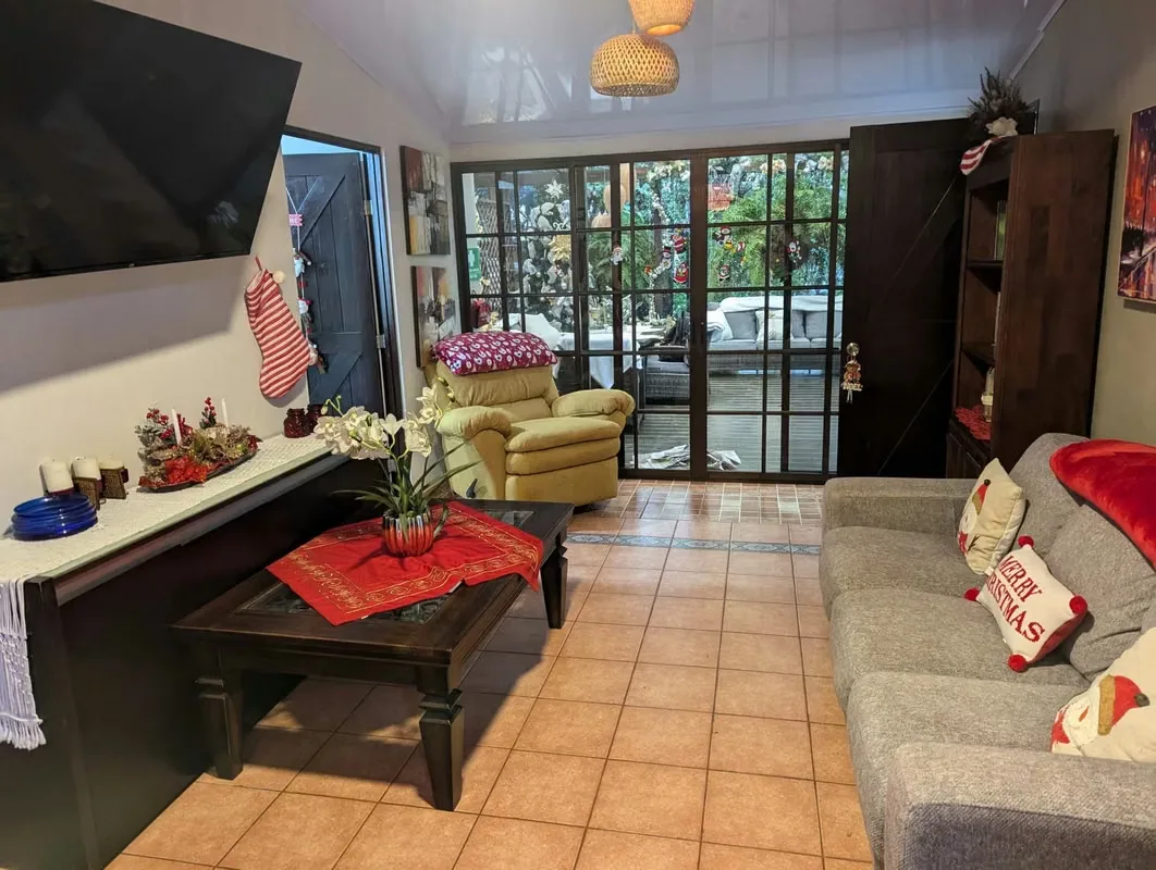 Beautiful corner house, next to a stream, which gives a relaxing sound that can be enjoyed on the terrace. Located in an urbanization with beautiful properties, the area is completely ..., photo 3