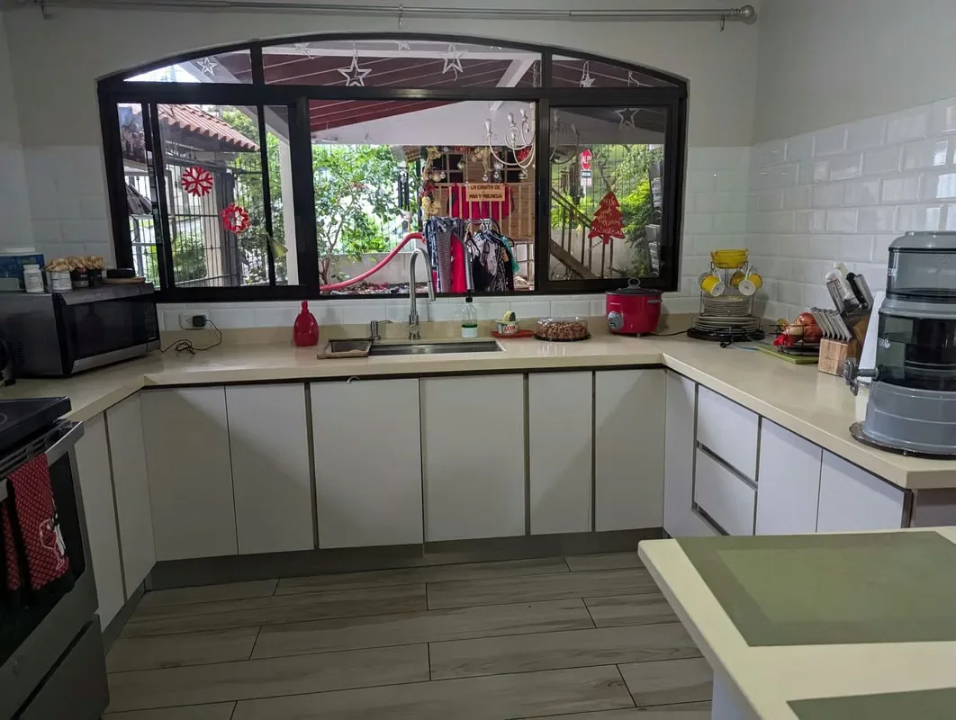 Beautiful corner house, next to a stream, which gives a relaxing sound that can be enjoyed on the terrace. Located in an urbanization with beautiful properties, the area is completely ..., photo 10